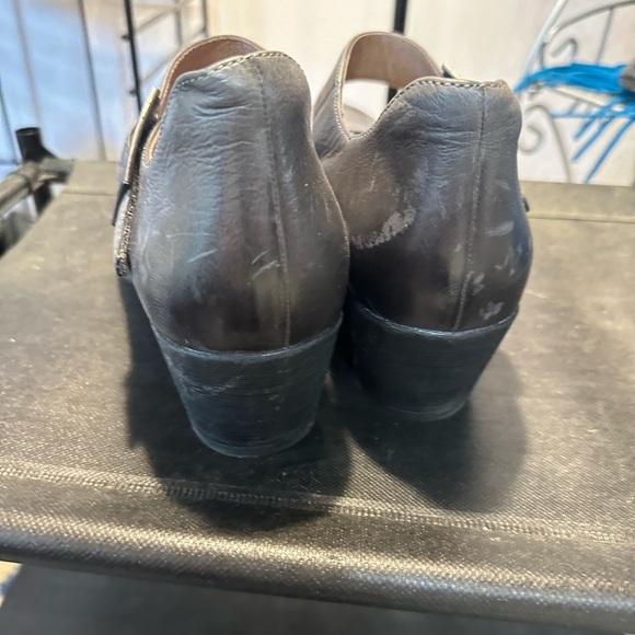 Dansko Womens Taupe Closed Toed Heels - Picture 3 of 5